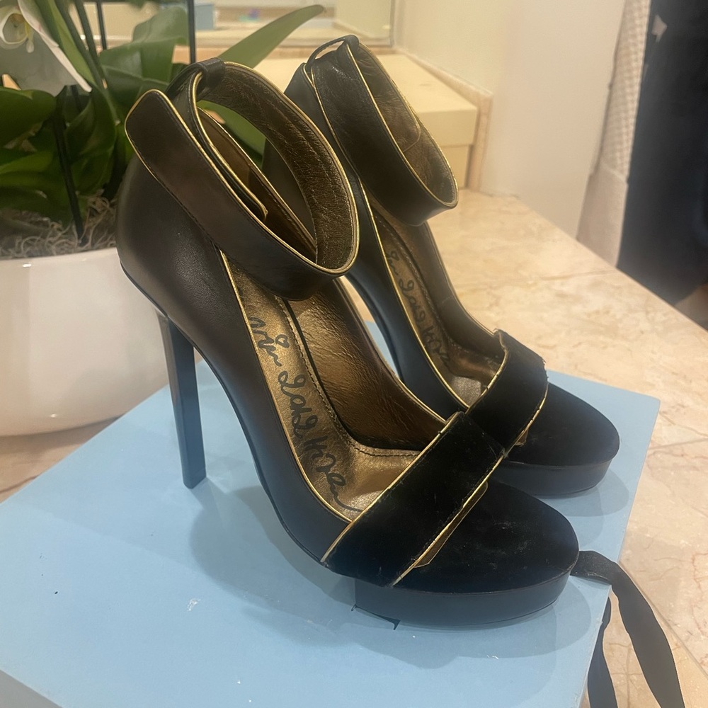 Lancing stunning black leather & suede heels